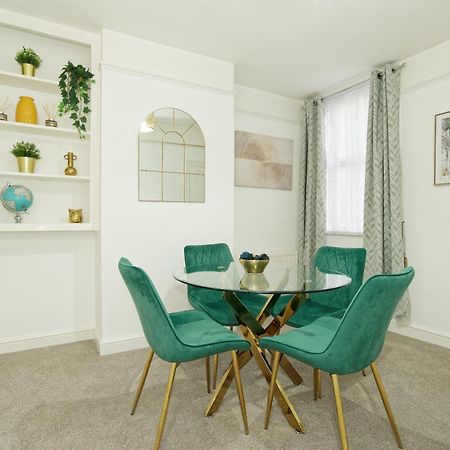 Ferienwohnung Lovely Luxury 3 Bed House Chatham  Exterior foto