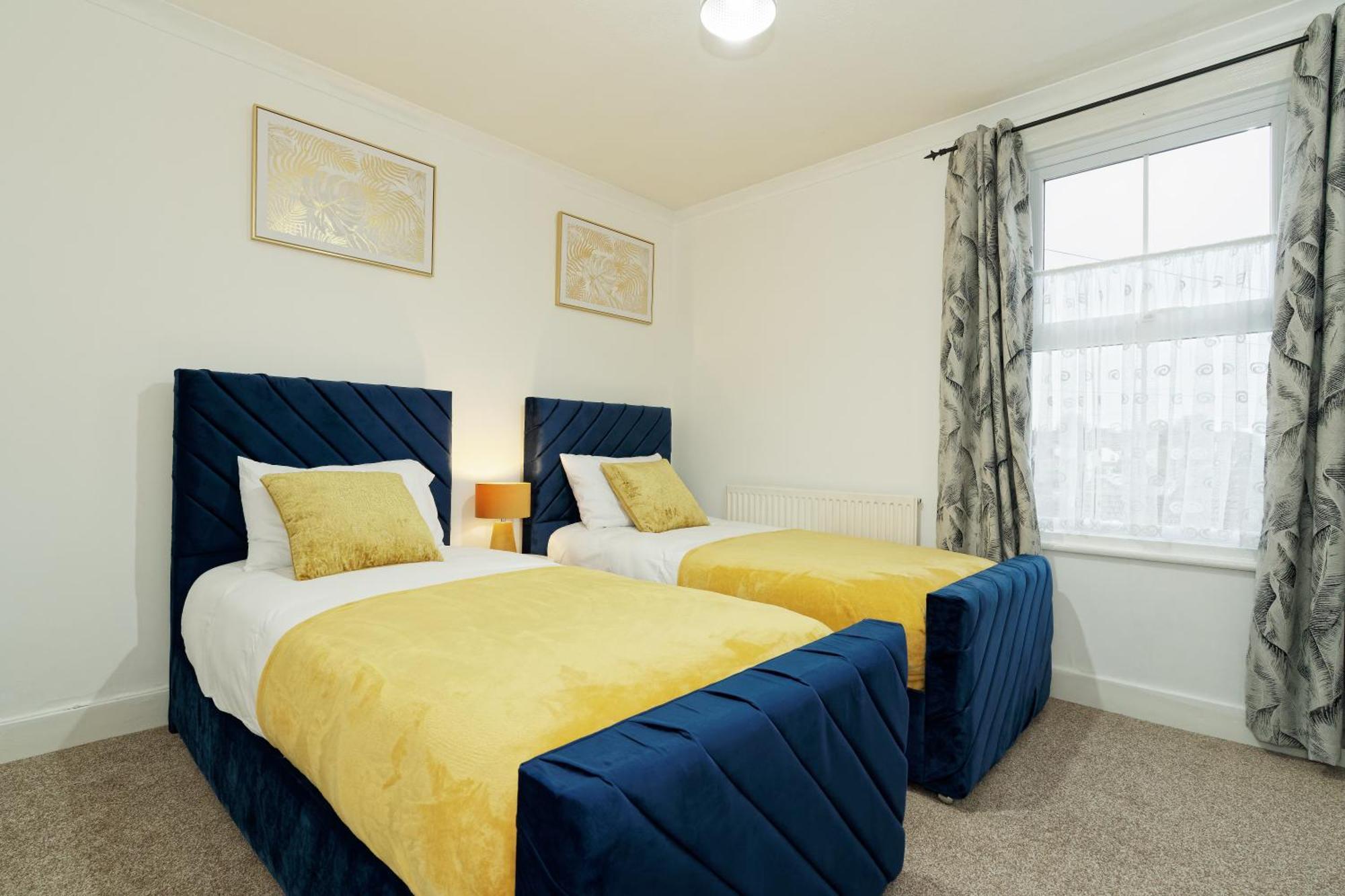 Ferienwohnung Lovely Luxury 3 Bed House Chatham  Exterior foto