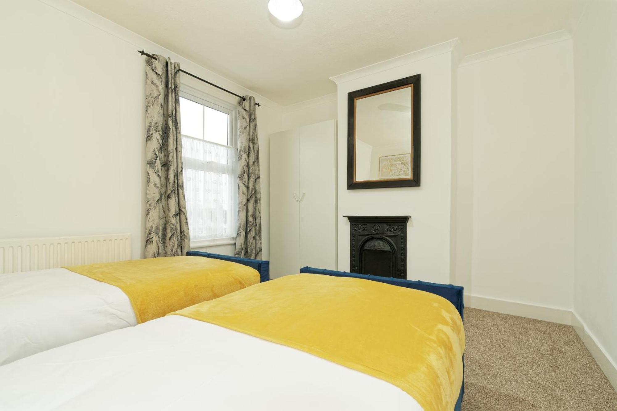 Ferienwohnung Lovely Luxury 3 Bed House Chatham  Exterior foto